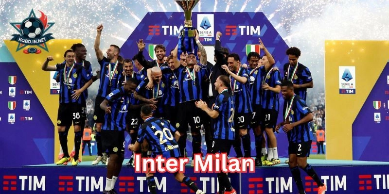 Cầu thủ Inter Milan ăn mừng sau bàn thắng quyết định 